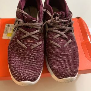 Nike Air Max maroon and grey tweed women size 10. Don’t have insoles